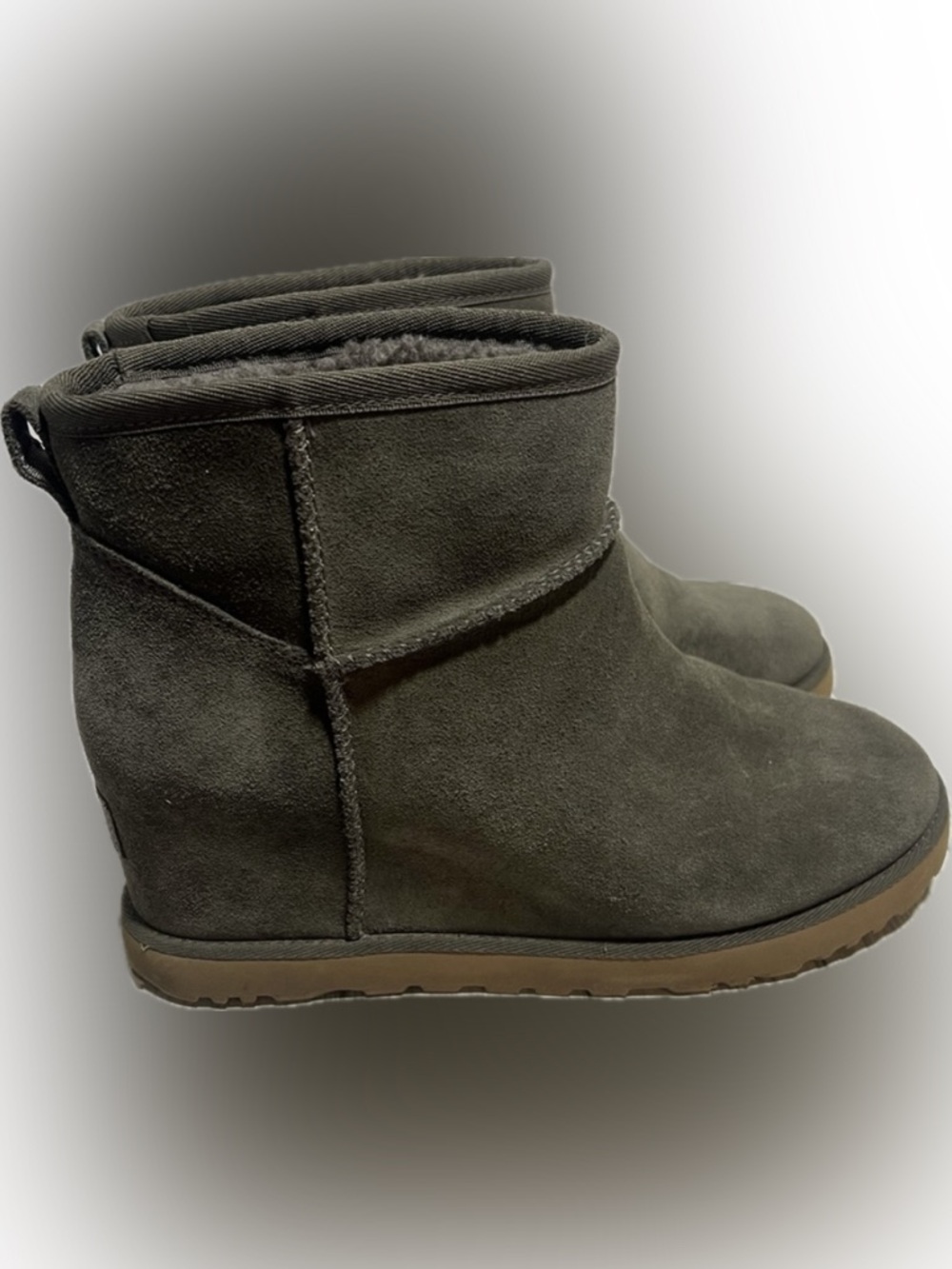 UGG Classic Femme Mini Slate Suede
Fur Wedge Boots Women's Size 8